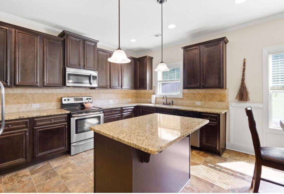 1246 Foxcreek Drive, Mcdonough, Georgia image 4