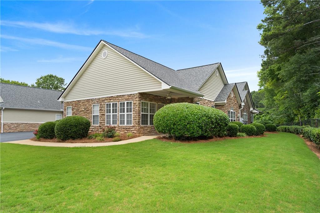 3734 Villa Springs Circle, Powder Springs, Georgia image 2