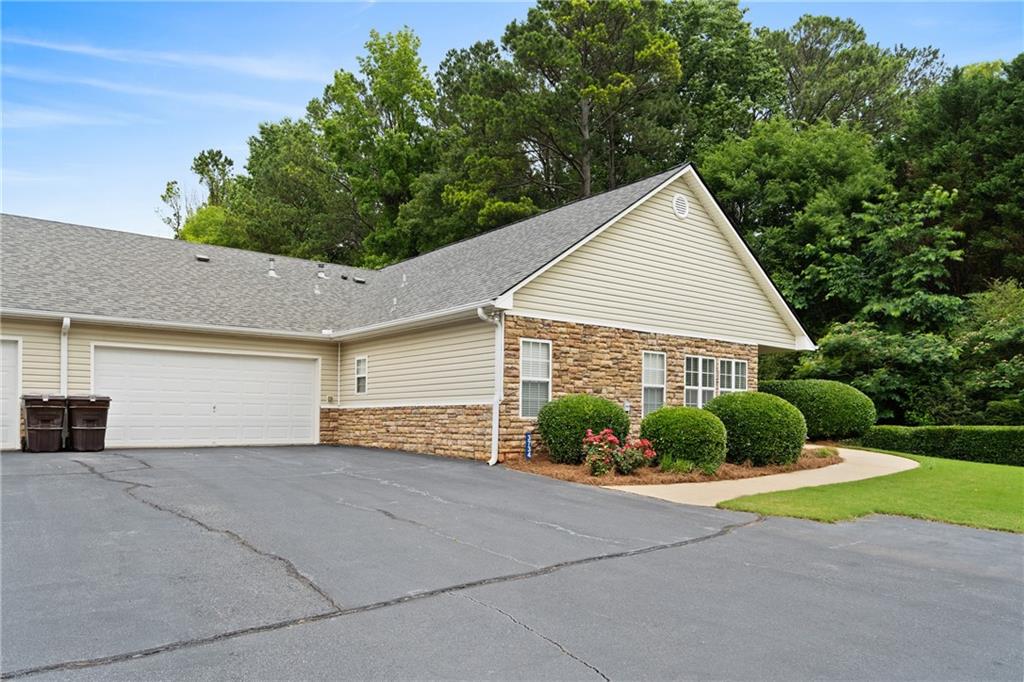 3734 Villa Springs Circle, Powder Springs, Georgia image 1