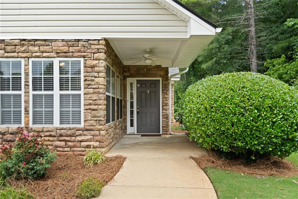 3734 Villa Springs Circle, Powder Springs, Georgia image 3