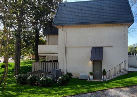 Condo For Sale - 64 NW Chaumont Square<br/> Fulton County, Atlanta, GA 30327