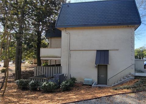 Condo For Sale - 64 NW Chaumont Square<br/> Atlanta, GA 30327