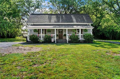 Homes For Sale - 28 School Street<br/> Bartow County, White, GA 30184
