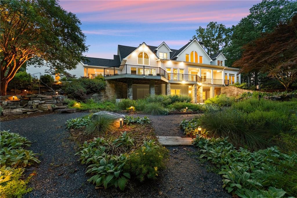 77 Old River Road