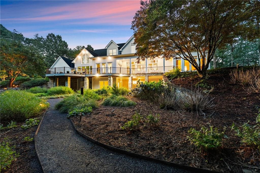 77 Old River Road