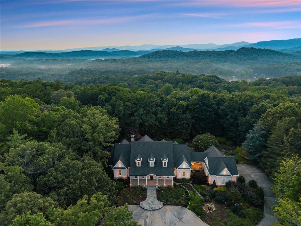 77 Old River Road
