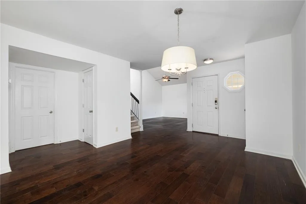 Atlanta, Georgia 30319, United States, 2 Bedrooms Bedrooms, ,3 BathroomsBathrooms,Residential,Active,21245