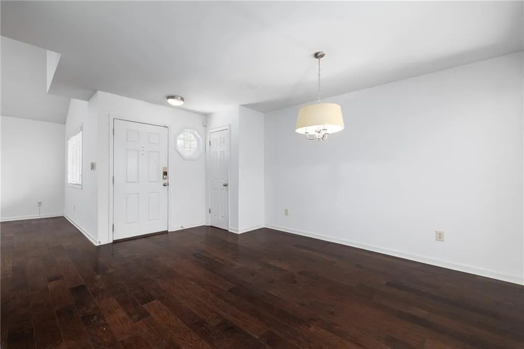 Atlanta, Georgia 30319, United States, 2 Bedrooms Bedrooms, ,3 BathroomsBathrooms,Residential,Active,21245