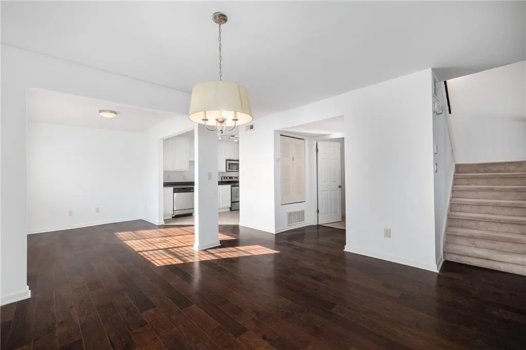 Atlanta, Georgia 30319, United States, 2 Bedrooms Bedrooms, ,3 BathroomsBathrooms,Residential,Active,21245