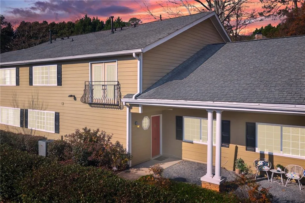 Atlanta, Georgia 30319, United States, 2 Bedrooms Bedrooms, ,3 BathroomsBathrooms,Residential,Active,21245