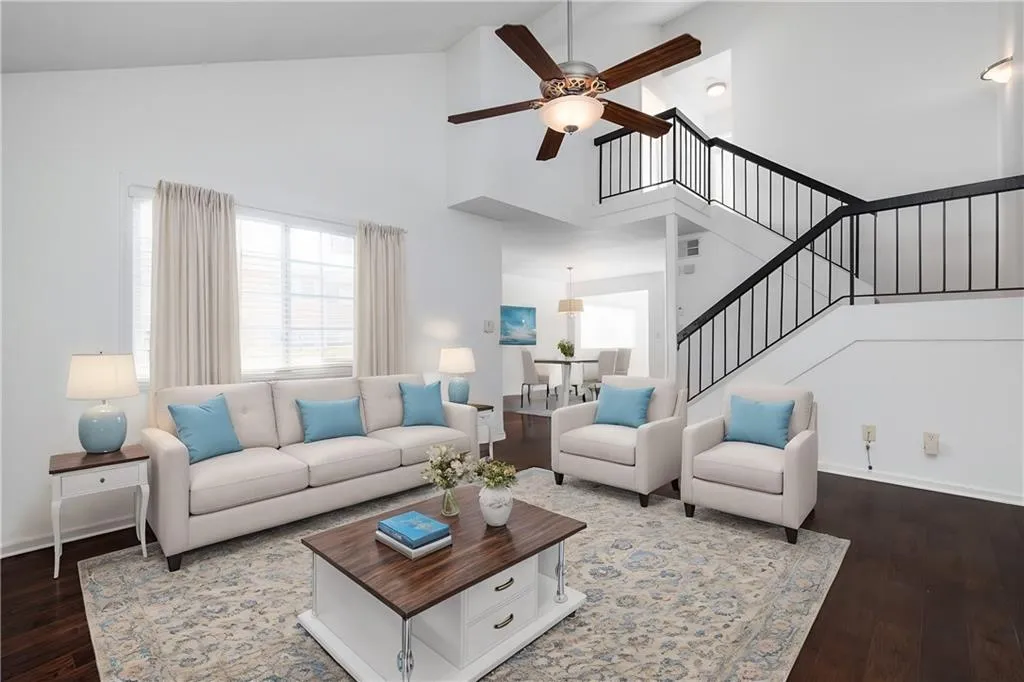 Atlanta, Georgia 30319, United States, 2 Bedrooms Bedrooms, ,3 BathroomsBathrooms,Residential,Active,21245