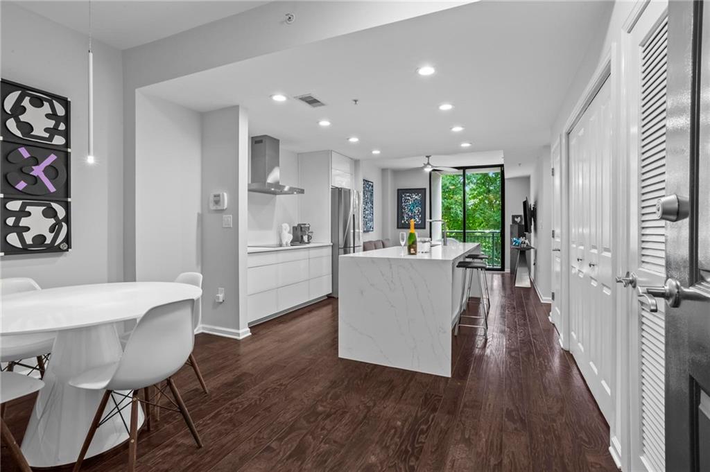 3040 Peachtree Road NW 209