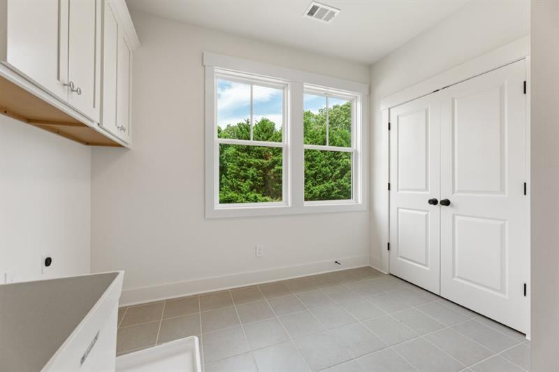 Gainesville, Georgia, 30506, United States, 4 Bedrooms Bedrooms, ,4 BathroomsBathrooms,Residential,Active,2032054