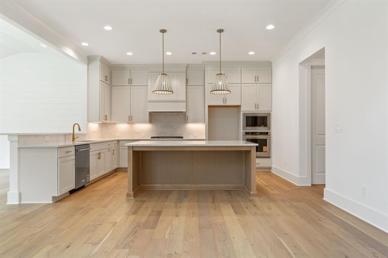 Gainesville, Georgia, 30506, United States, 4 Bedrooms Bedrooms, ,4 BathroomsBathrooms,Residential,Active,2032054
