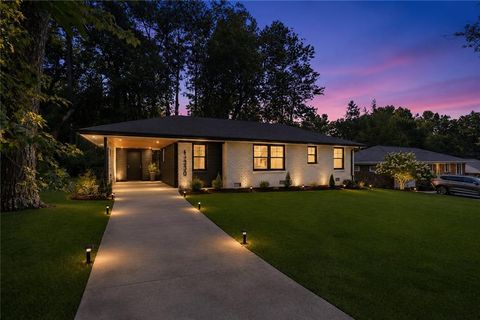 Photo of 1979 Creekside Court, Decatur, GA 30032 (MLS # 7802306)