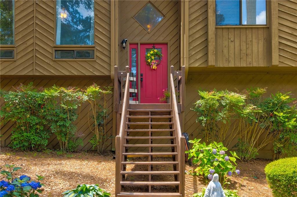 317 Hoofbeat Trail NE