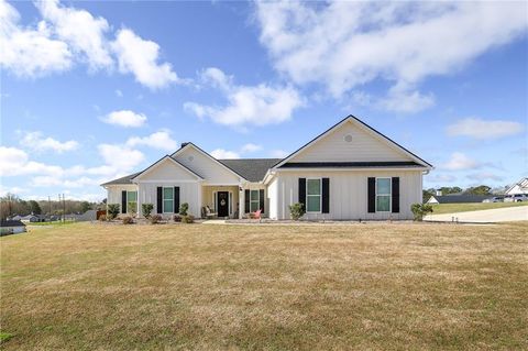 Homes For Sale - 122 Advent Drive<br/> Winder, GA 30680