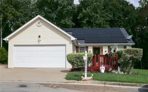 Homes For Sale - 5059 Lancashire Court<br/> Flowery Branch, GA 30542