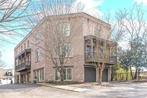 Condo For Sale - 120 Green Oak Drive<br/> Roswell, GA 30075