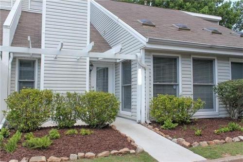 Two-story 3 BEDROOM townhome with Master on the main, granite countertops and all stainless steel appliances. 1 mile from AVALON, Downtown Alpharetta. Easy access to HP, FiServ, ADP, Verizon, Windward Parkway! and very close to GA-400. The location is unbeatable! Great room with fireplace and the sunroom is perfect for an additional seating area or home office. Master suite is at the main level with 2 more big size complete bedrooms (w closets and windows), big laundry/utility room and a bathroom on second floor. The rear patio is fully fenced for the upmost privacy. Storage closet located on rear patio. The community has tennis courts and a pool! Move right in & enjoy easy townhome living! 2 assigned parking spots in front of the unit. Pets conditional.