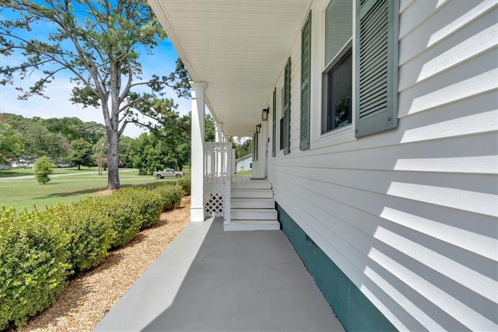 32 Baker Road SE