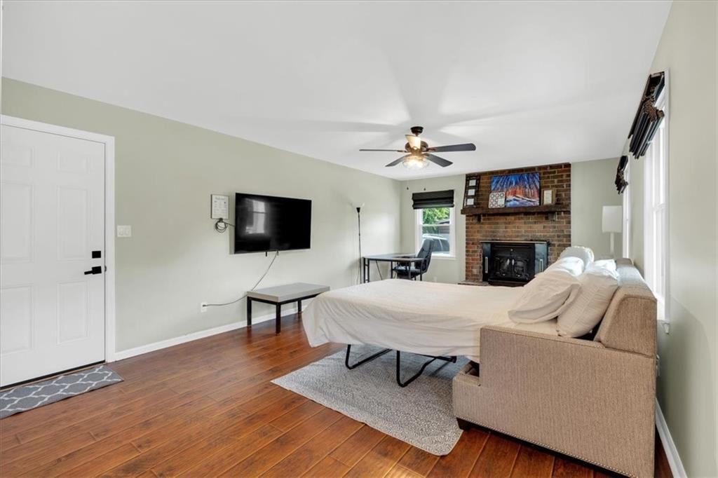 32 Baker Road SE