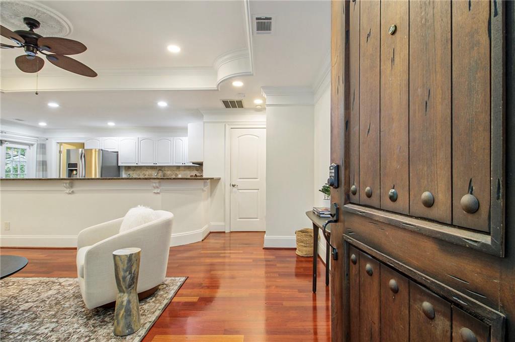 796 Flat Shoals Way SE