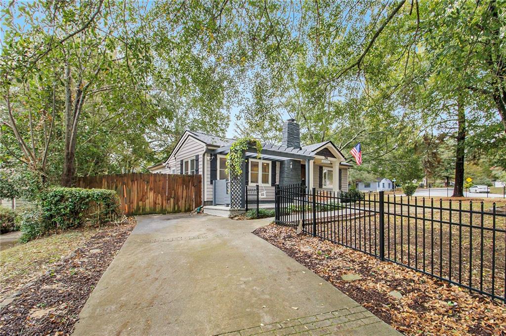 796 Flat Shoals Way SE