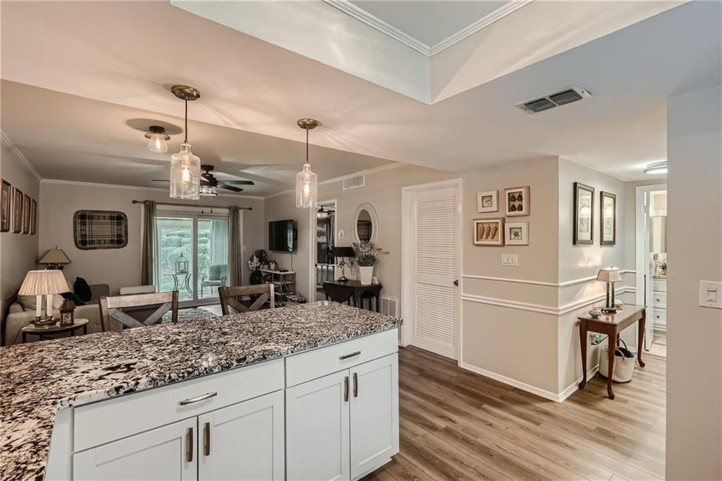 15 Little Silver Court SE