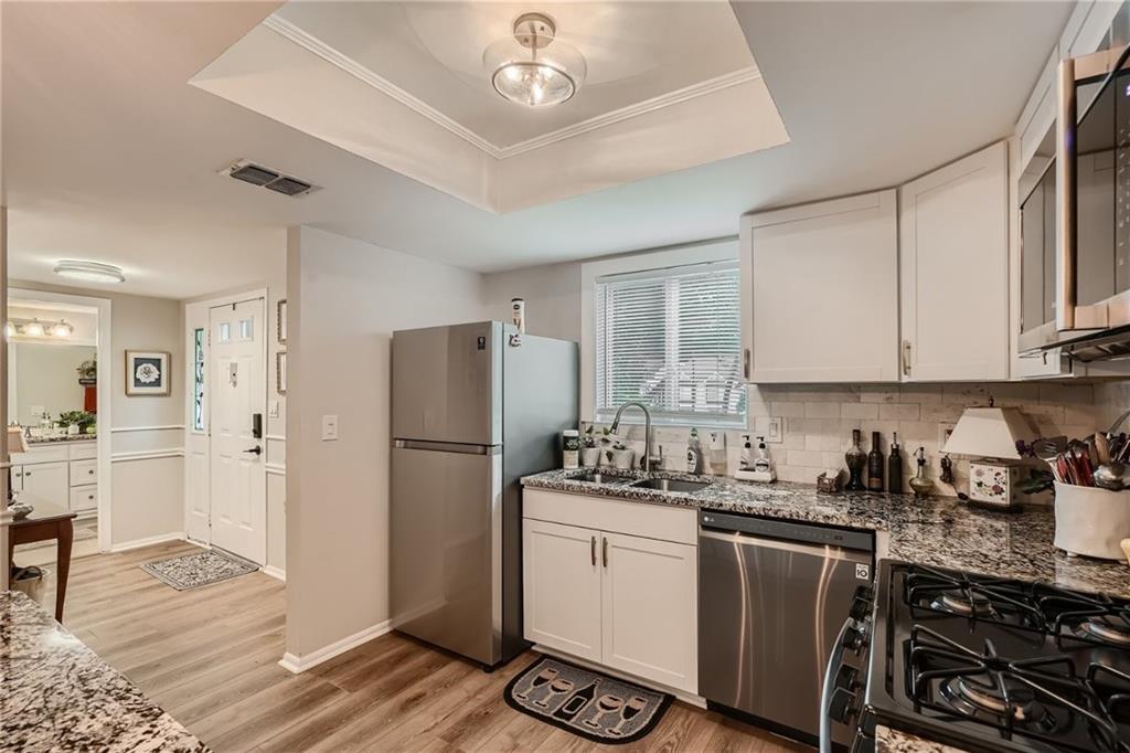 15 Little Silver Court SE