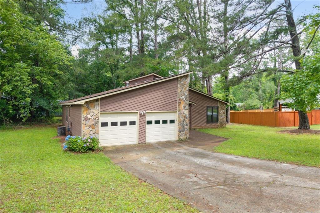 9383 Woodknoll Way, Jonesboro, Georgia image 3