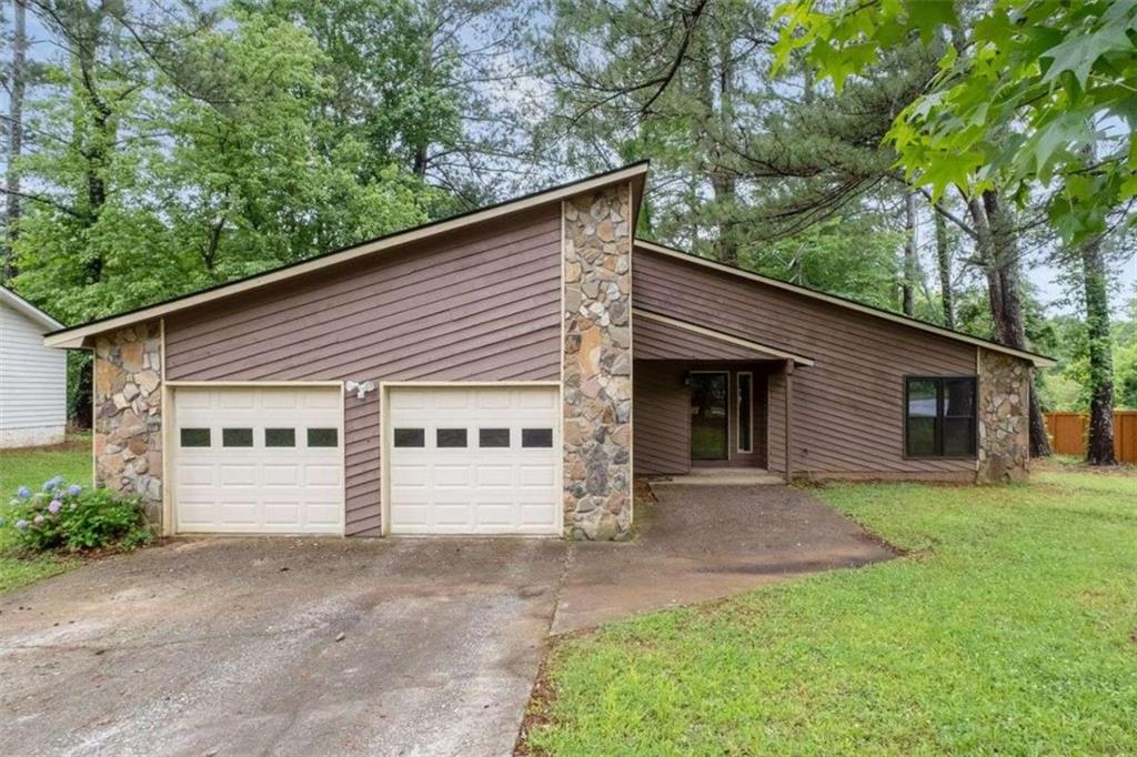 9383 Woodknoll Way, Jonesboro, Georgia image 1