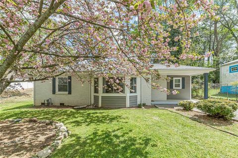 Homes For Sale - 3182 Lake Avenue<br/> Hapeville, GA 30354