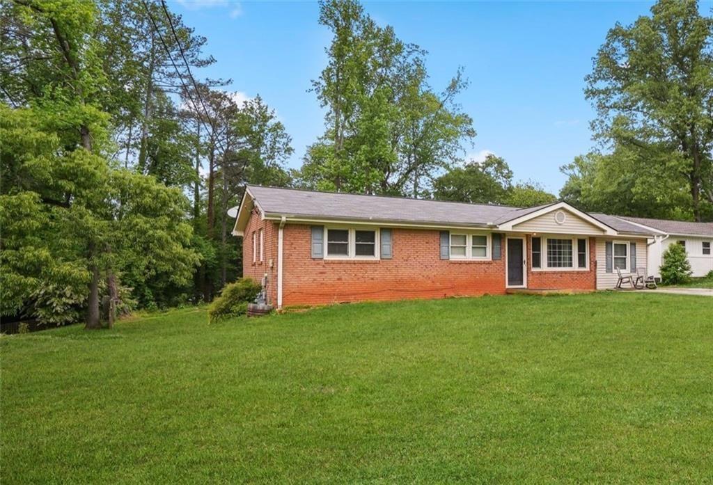 Renovated, Fully Furnished, Flexible Lease Terms
Talk about Location! Unique opportunity to rent this 3 BR 1.5 bath brick ranch with Bonus room/office space on large level lot with original hardwood floors throughout in beautiful Smyrna. Updated kitchen with new cabinets and granite counters. Double hung windows that tilt in for easy cleaning in all rooms. 2 turns from the subdivision and you are at Truist Park, Home of The Atlanta Braves and Battery for entertainment, dining, and shopping. Only Minutes to all interstates. Districted for Smyrna's sought after schools. Roof replaced 2 yrs ago, septic lines replaced, trees removed. Home is solid and move in ready. Call today for easy showing.