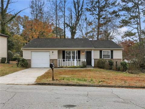 Homes For Sale - 5323 Tracey Drive<br/> Stone Mountain, GA 30088