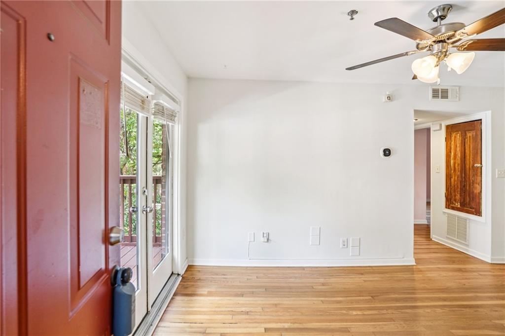 Inviting 2-bedroom, 1-bath condo perfectly situated in the heart of Midtown Atlanta. Enjoy being moments away from Piedmont Park, the Fox Theatre, Mary Mac’s Tea Room, the BeltLine, and Trader Joe’s — everything you love about the city is right outside your door.
Inside, you’ll find an open-concept living area and kitchen with beautiful hardwood floors throughout, creating a warm and modern feel. Two private balconies offer extra space to relax, entertain, or simply enjoy the Midtown vibe. With its unbeatable location and stylish layout, this home offers the perfect blend of city living and comfort.