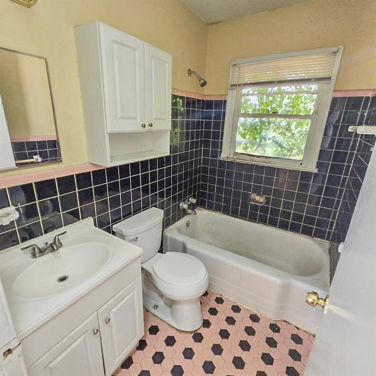 Photo 9 of 22 of 2182 Brannen Road SE house
