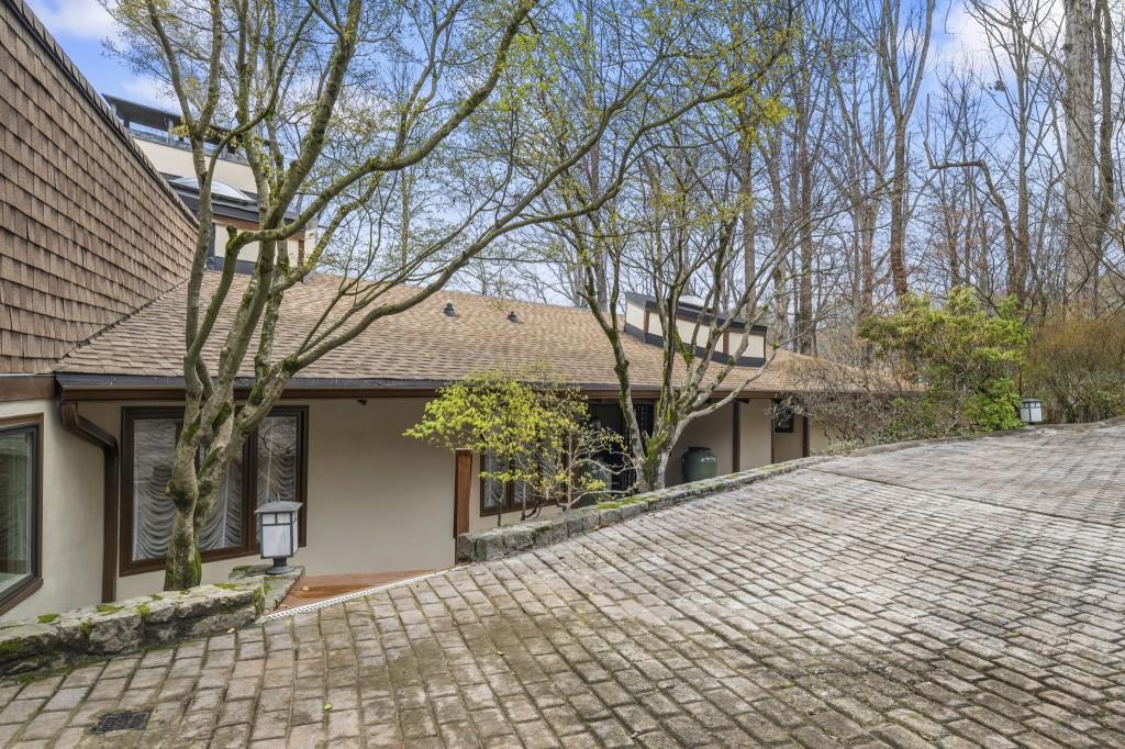 130 Huntcliff Point NE