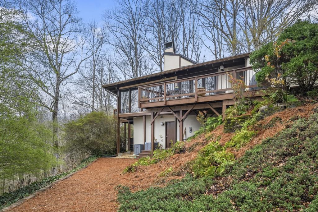 130 Huntcliff Point NE