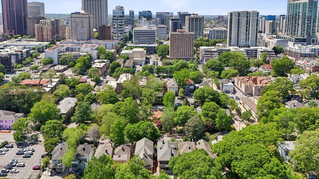 702 Myrtle Street NE