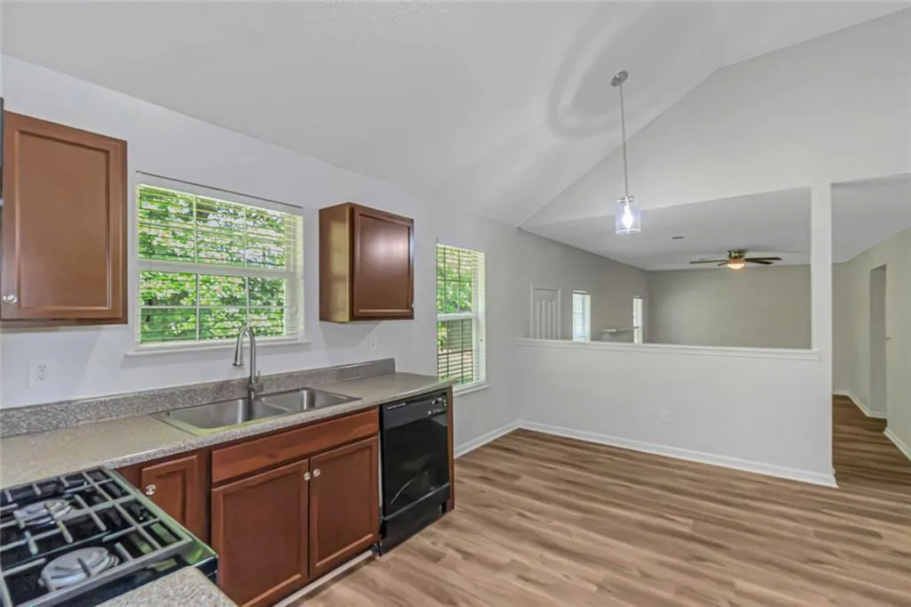 Lithonia, Georgia 30058, United States, 3 Bedrooms Bedrooms, ,3 BathroomsBathrooms,Residential,Active,169941