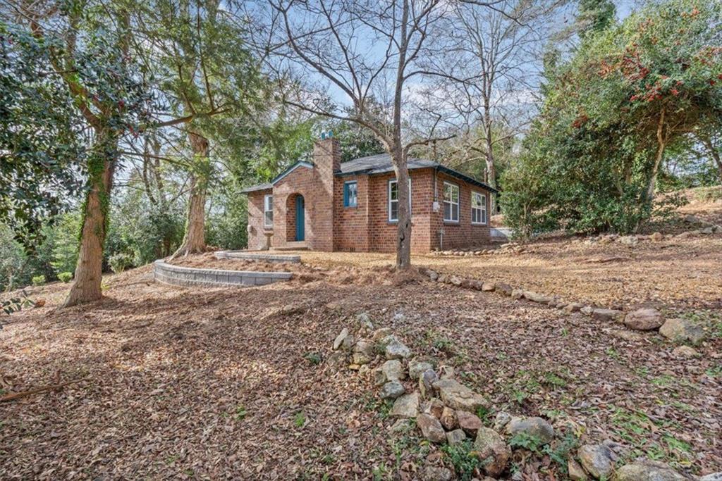 203 CHURCH Street NE