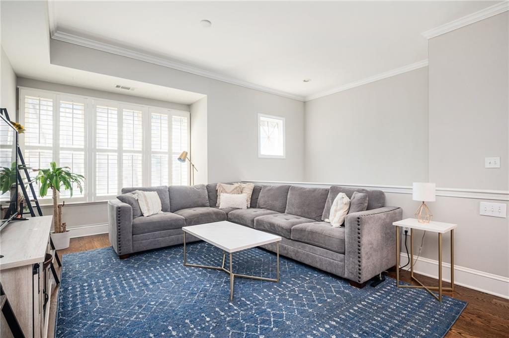 710 Cosmopolitan Drive NE