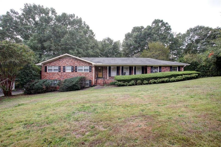FULLY FURNISHED. 14 day minimum. Pets Welcome. This property inclues all utilities, lawncare and pest serices. Fully furnished kitchen. Ideally suited for business travelers, home sellers caught between properties, or displaced home owners due to insurance claims. Need a place for the “in-Laws to stay for an extended period of time?”.   We will consider weekly rentals.   Not a tenant/landlord arrangement. Security deposit $1, 000, cleaning fee $190 per reservation, and pet fee $120 per stay. Over 80+ houses to choose from at our website.  Owner/Agent