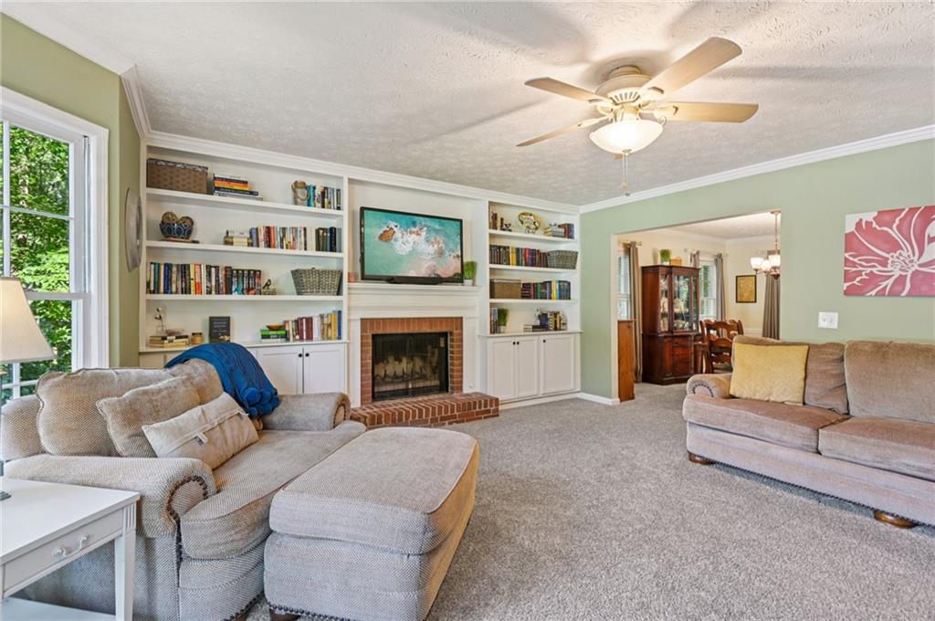 2418 Southern Oak Drive SW