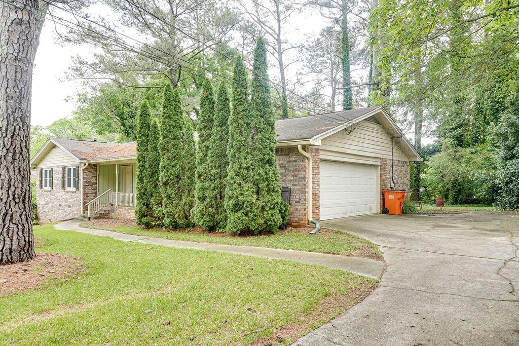 2621 Manor Place