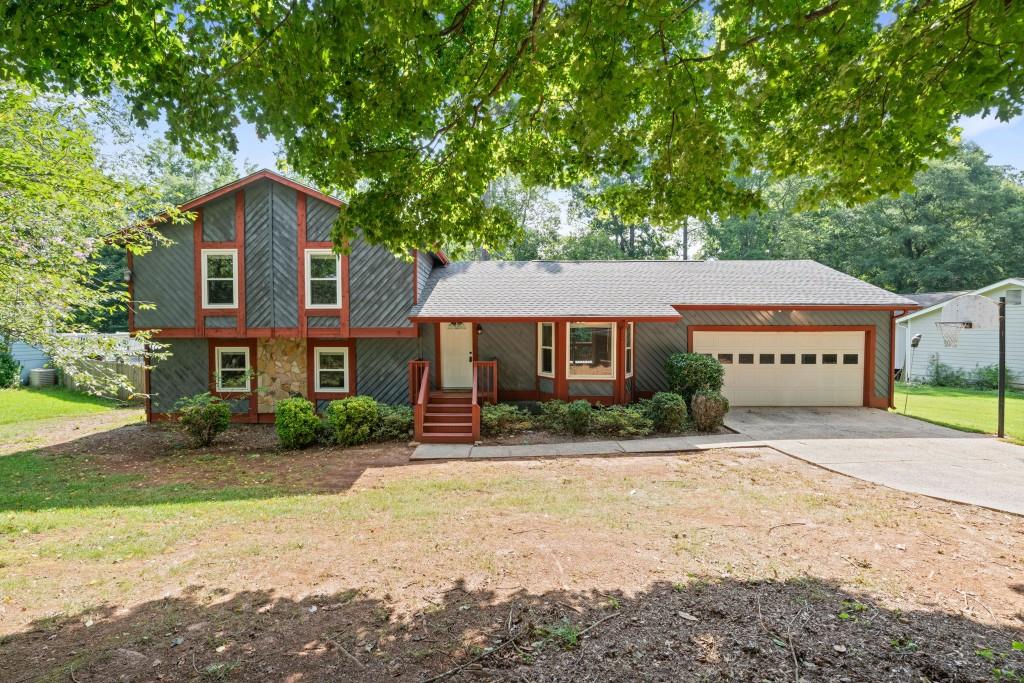 Located just one mile from vibrant Canton Street in downtown Roswell, this 4-bedroom, 3-bath home offers a comfortable layout with multiple living areas and a large backyard featuring a gated area and a covered deck, perfect for outdoor living. The sidewalk-lined route makes it easy to access Canton Street's popular restaurants, boutique shops, coffee spots, and regular community events, making this home an ideal blend of space, convenience, and location.