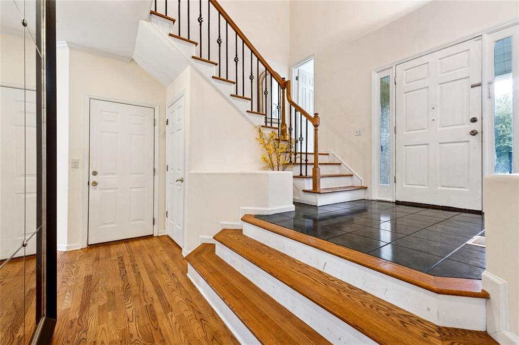16 ANCIENT OAK Court NE
