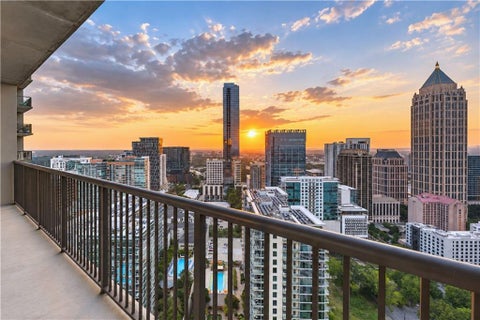 Condo For Sale - 1080 Peachtree Street #3201<br/> Atlanta, GA 30309