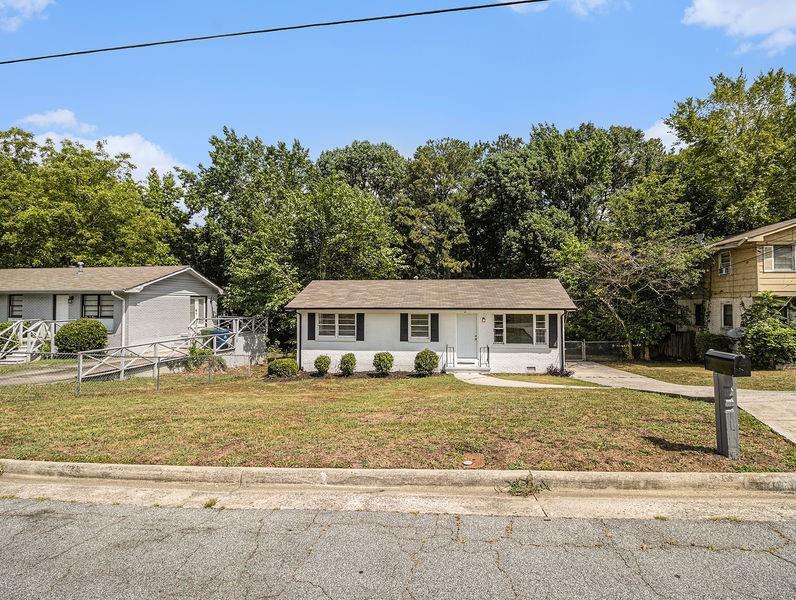 3453 Eisenhower Circle, Atlanta, Georgia image 3